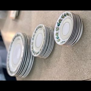 Fuji China/Garland Design wreath of green leaves